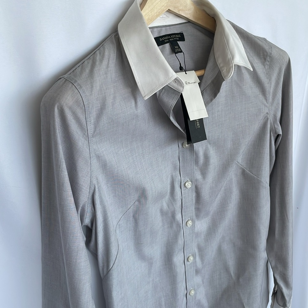 Banana Republic Non-Iron Fitted Grey Button Up Size 10